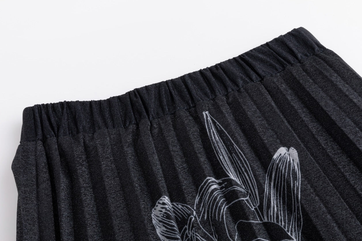Black Shimmery Flower Pleated Skirt - Image 5