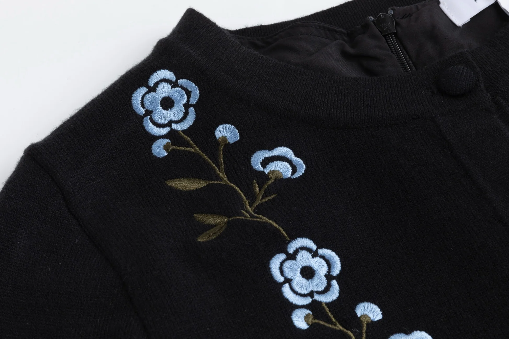Blue Flower Embroidered Black Cardigan With Tire Underlay - Image 4