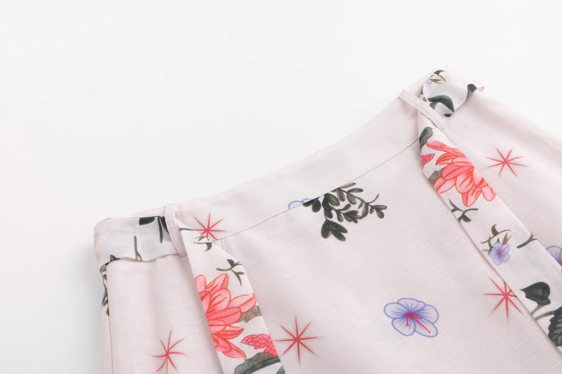 Floral Print Cream Skirt With Belt - Image 6