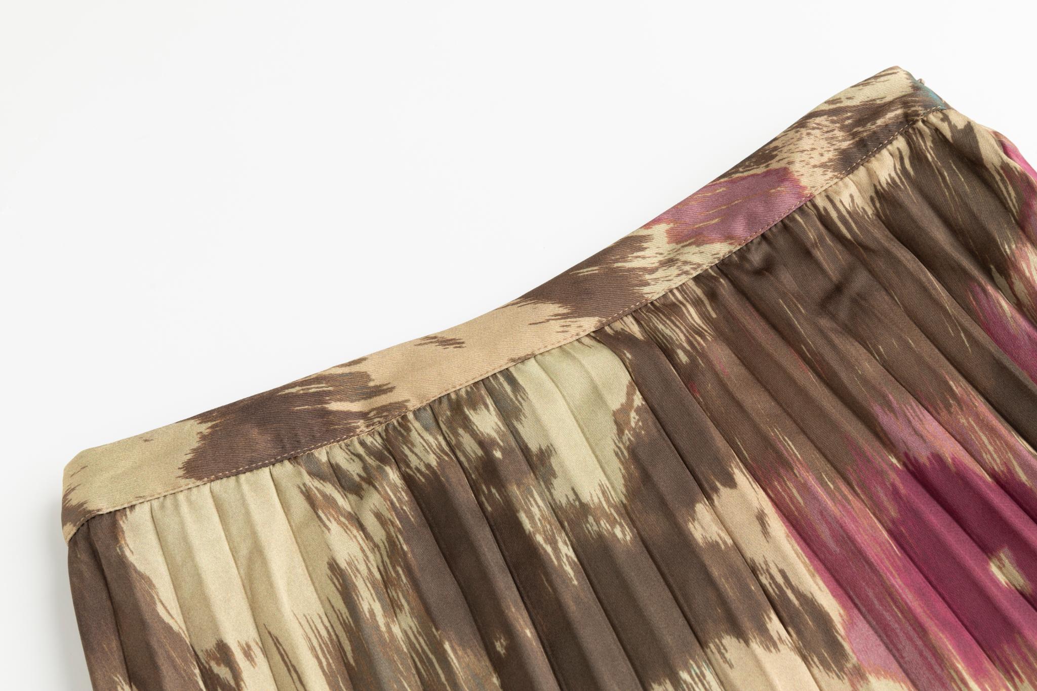 Gold Printed Pleated Skirt - Image 4