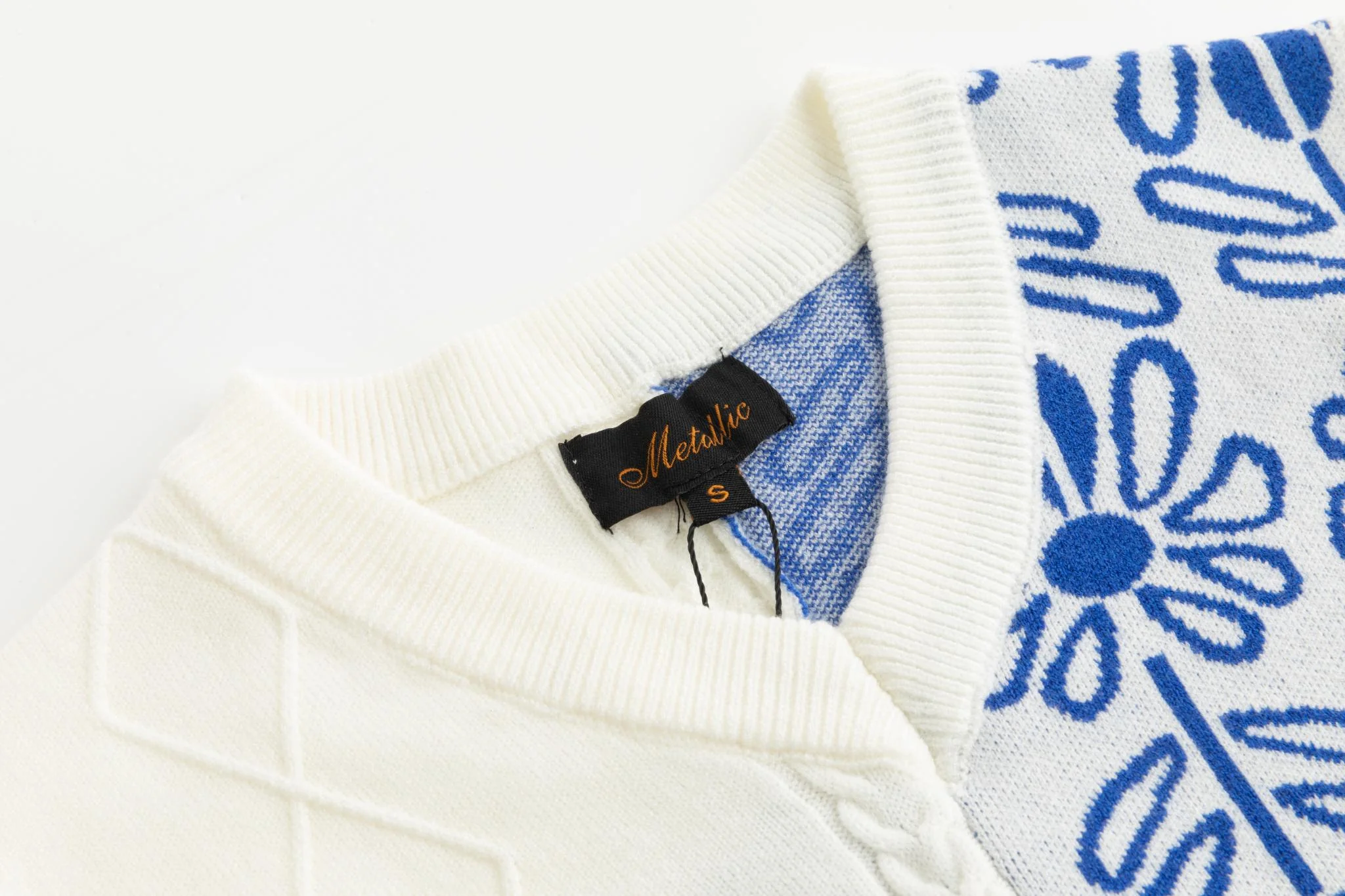 Ivory Embroidered Scallop Detail Vest - Image 4