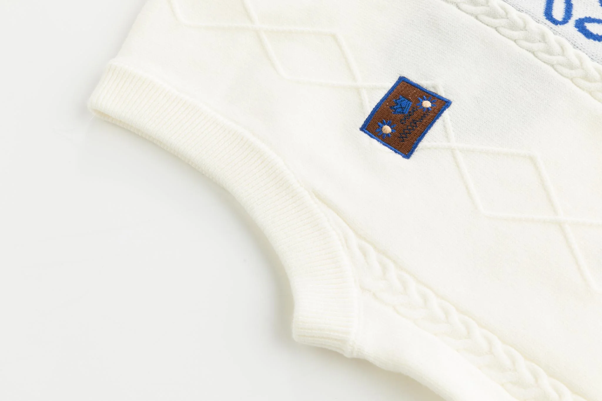 Ivory Embroidered Scallop Detail Vest - Image 5