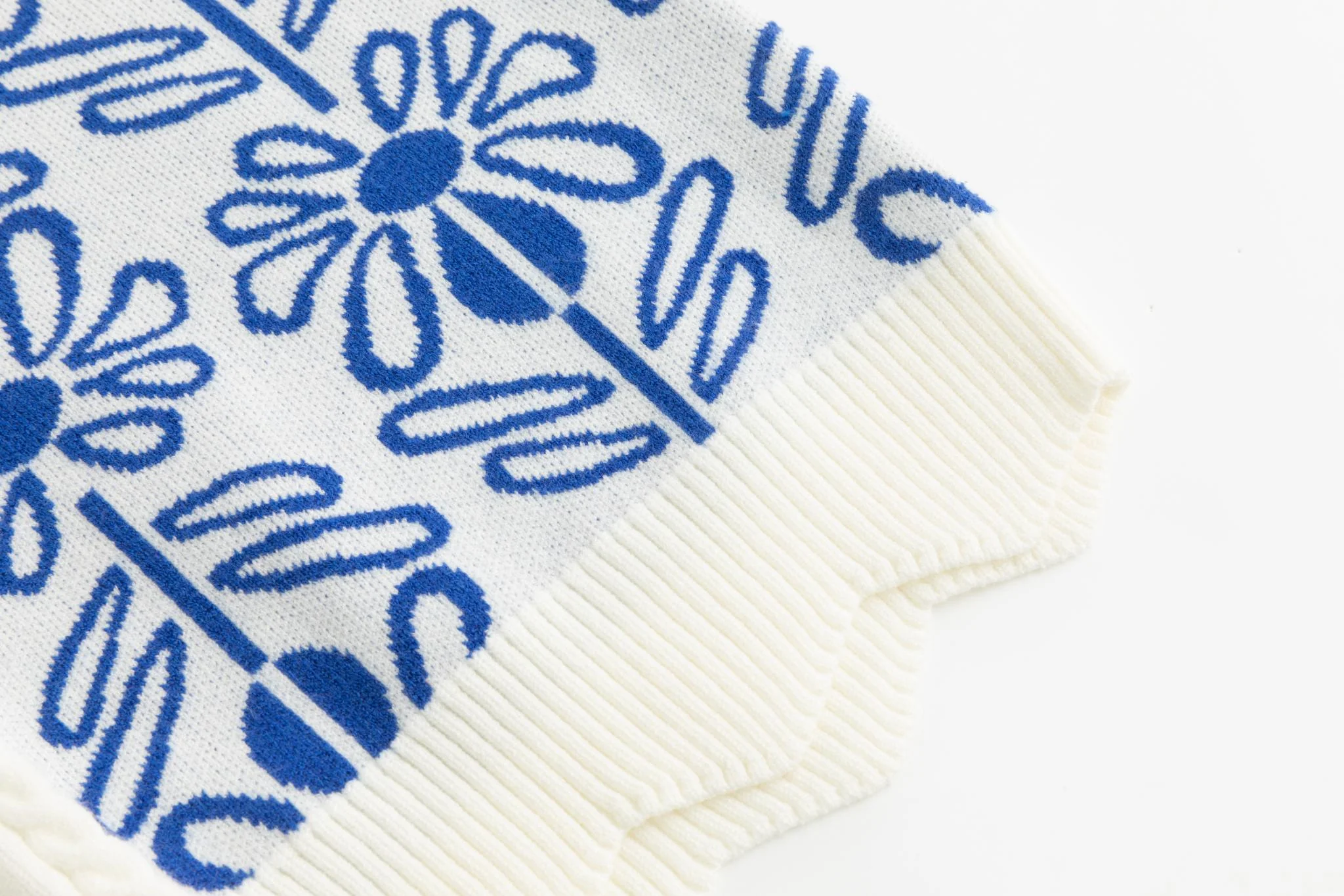 Ivory Embroidered Scallop Detail Vest - Image 6