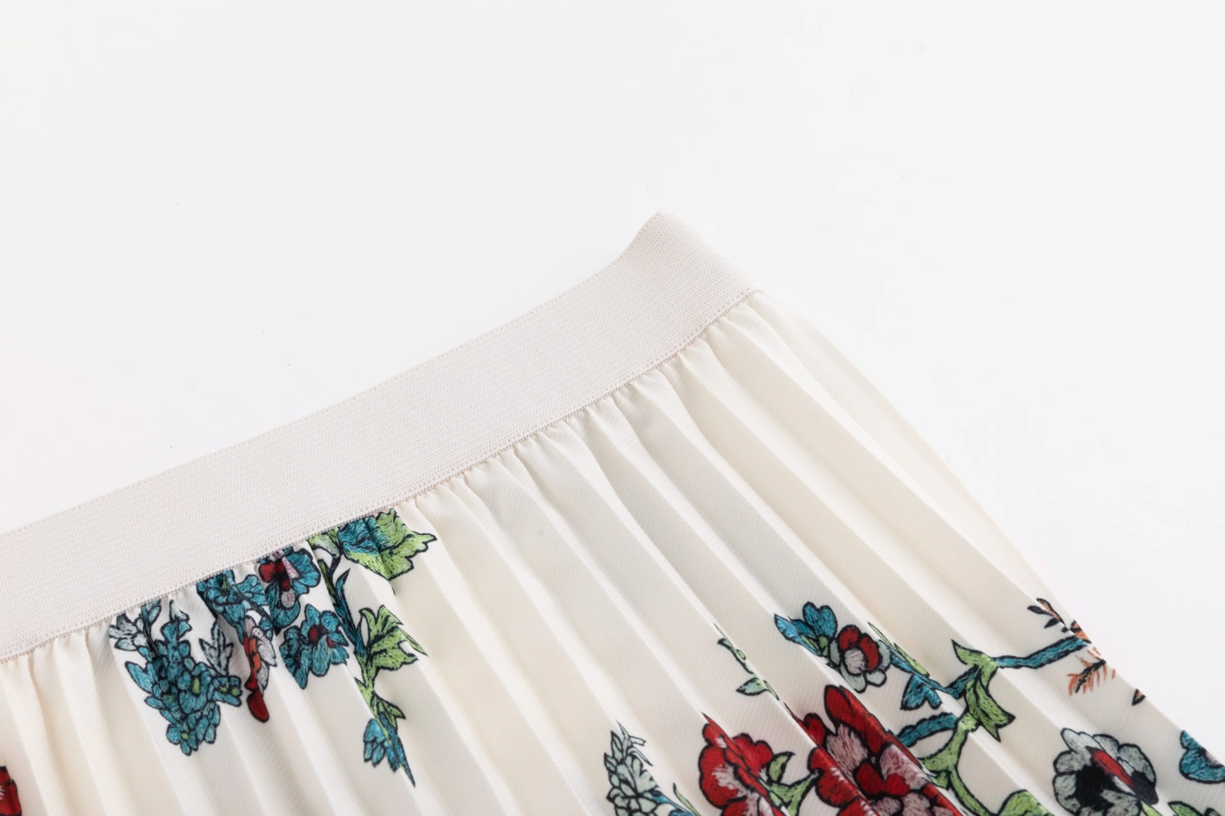 Printed Floral Pleated Skirt - Image 4
