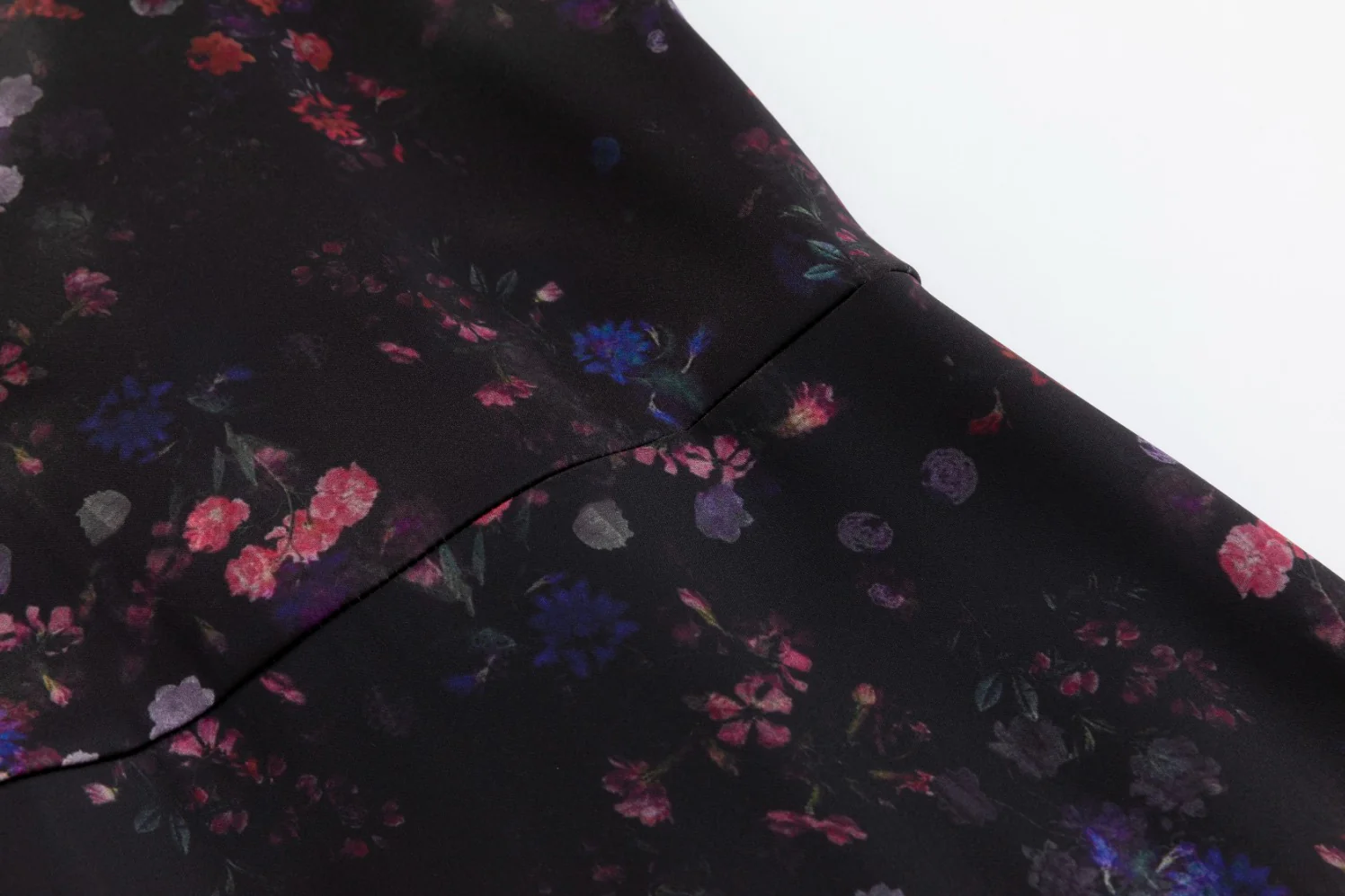 Black Base Multiflowered Printed Bottom Ruffle Dress - Image 7
