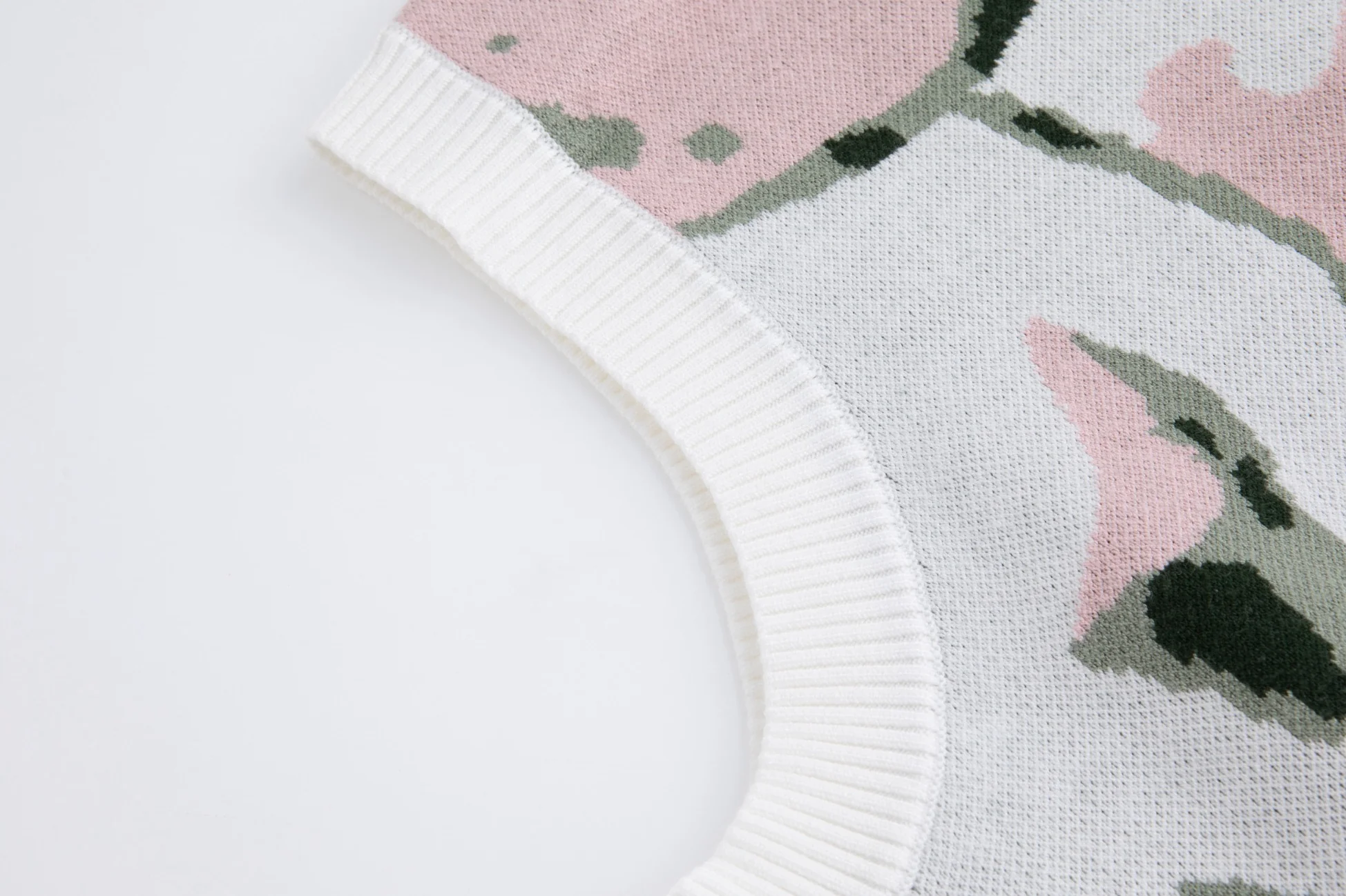 Ivory And Pink Printed Knit Vest - Image 5